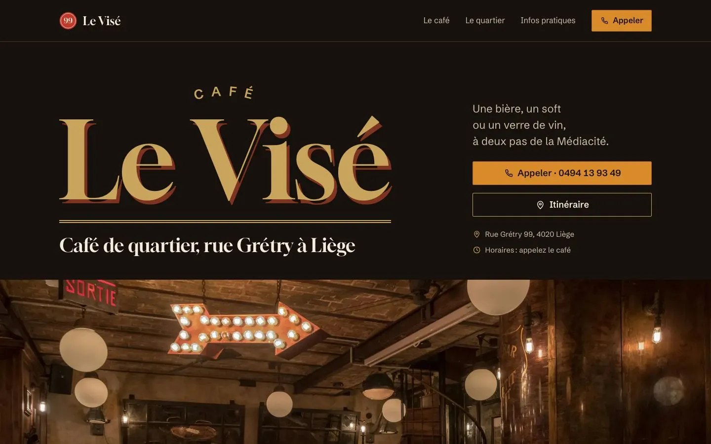 Aperçu du site du café Le Visé à Liège : logo doré sur fond noir, bouton Appeler et intérieur éclairé par une flèche lumineuse
